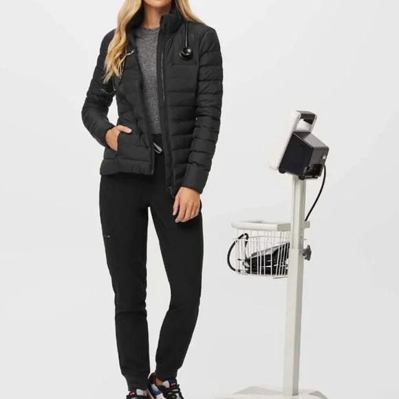 Figs On-Shift Packable Puffer Jacket in Black, Size Medium - Picture 7 of 12